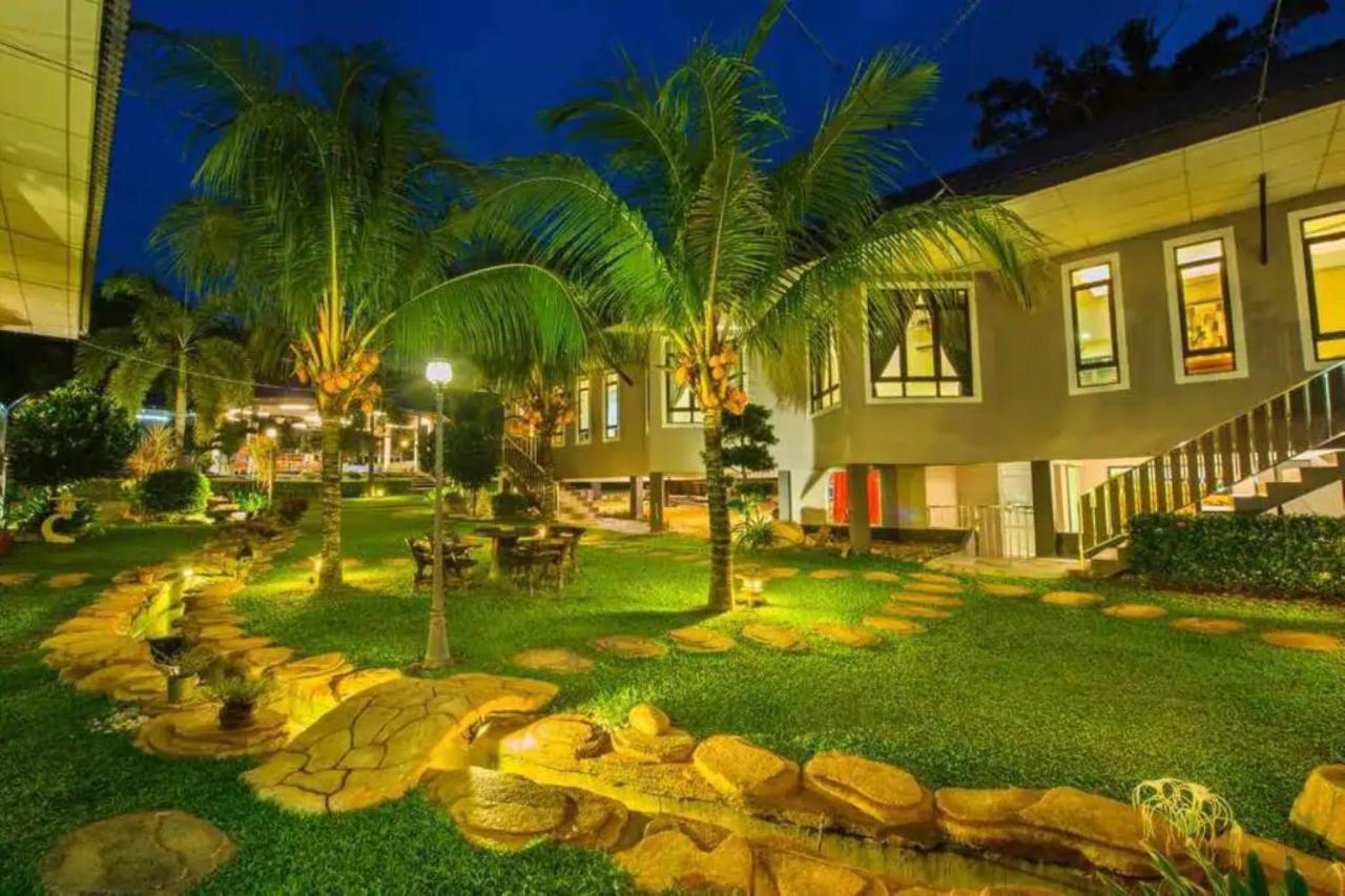 Capital O 90088 Mbp Leisure Resort Batu Pahat Eksteriør billede